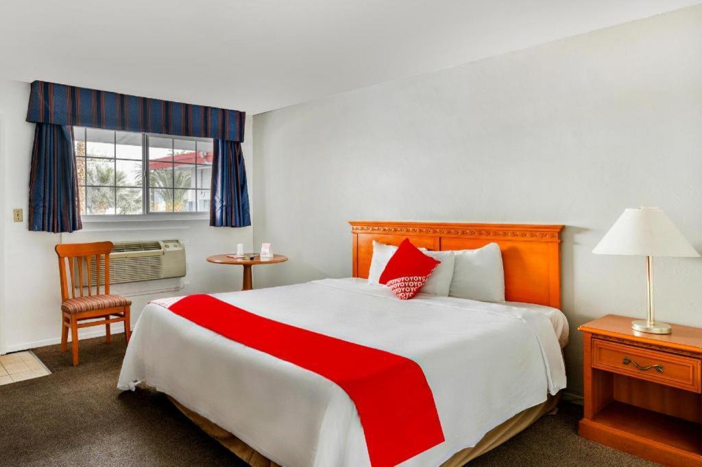 Oyo Gateway Motel Las Vegas North Strip/Fremont St. Area Exterior photo
