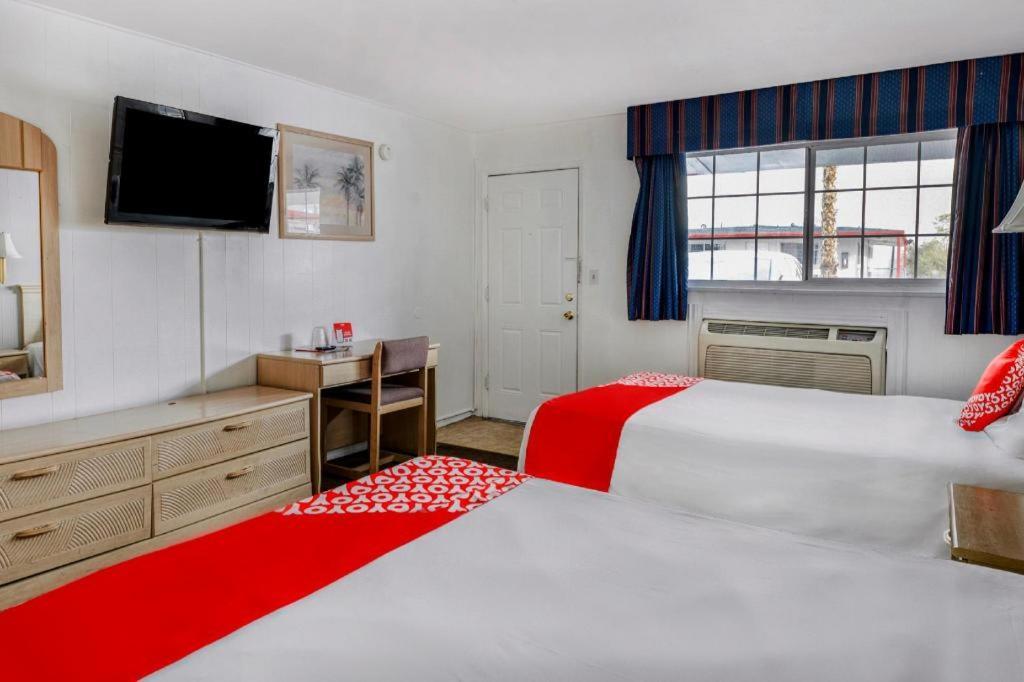 Oyo Gateway Motel Las Vegas North Strip/Fremont St. Area Exterior photo
