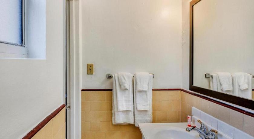 Oyo Gateway Motel Las Vegas North Strip/Fremont St. Area Exterior photo