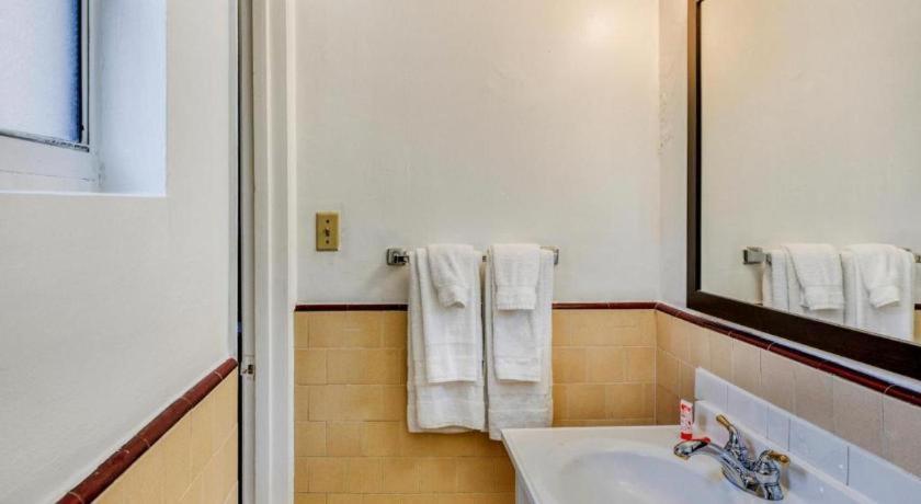 Oyo Gateway Motel Las Vegas North Strip/Fremont St. Area Exterior photo