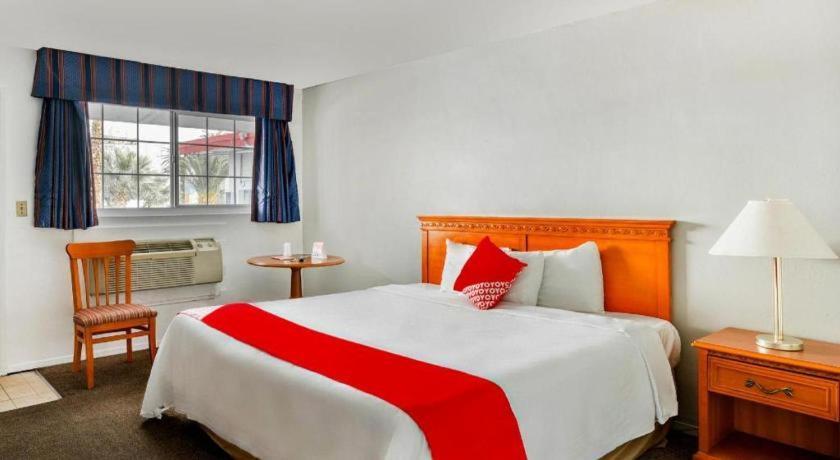 Oyo Gateway Motel Las Vegas North Strip/Fremont St. Area Exterior photo