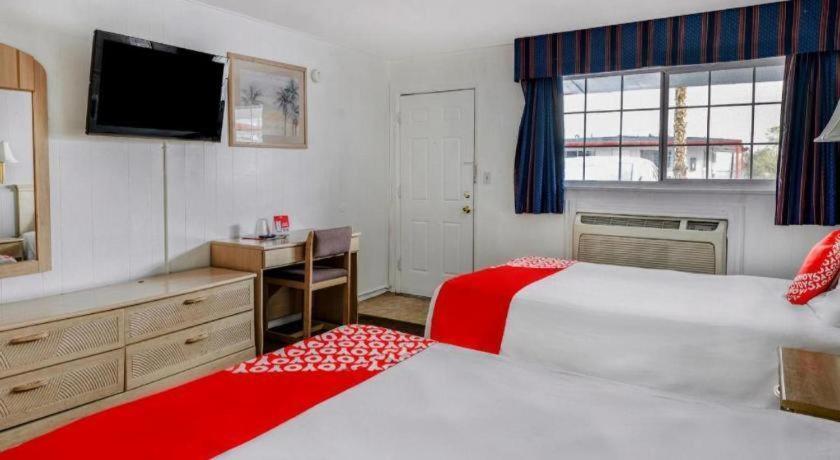 Oyo Gateway Motel Las Vegas North Strip/Fremont St. Area Exterior photo