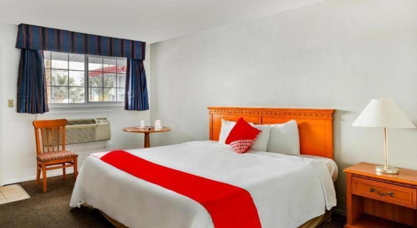 Oyo Gateway Motel Las Vegas North Strip/Fremont St. Area Exterior photo